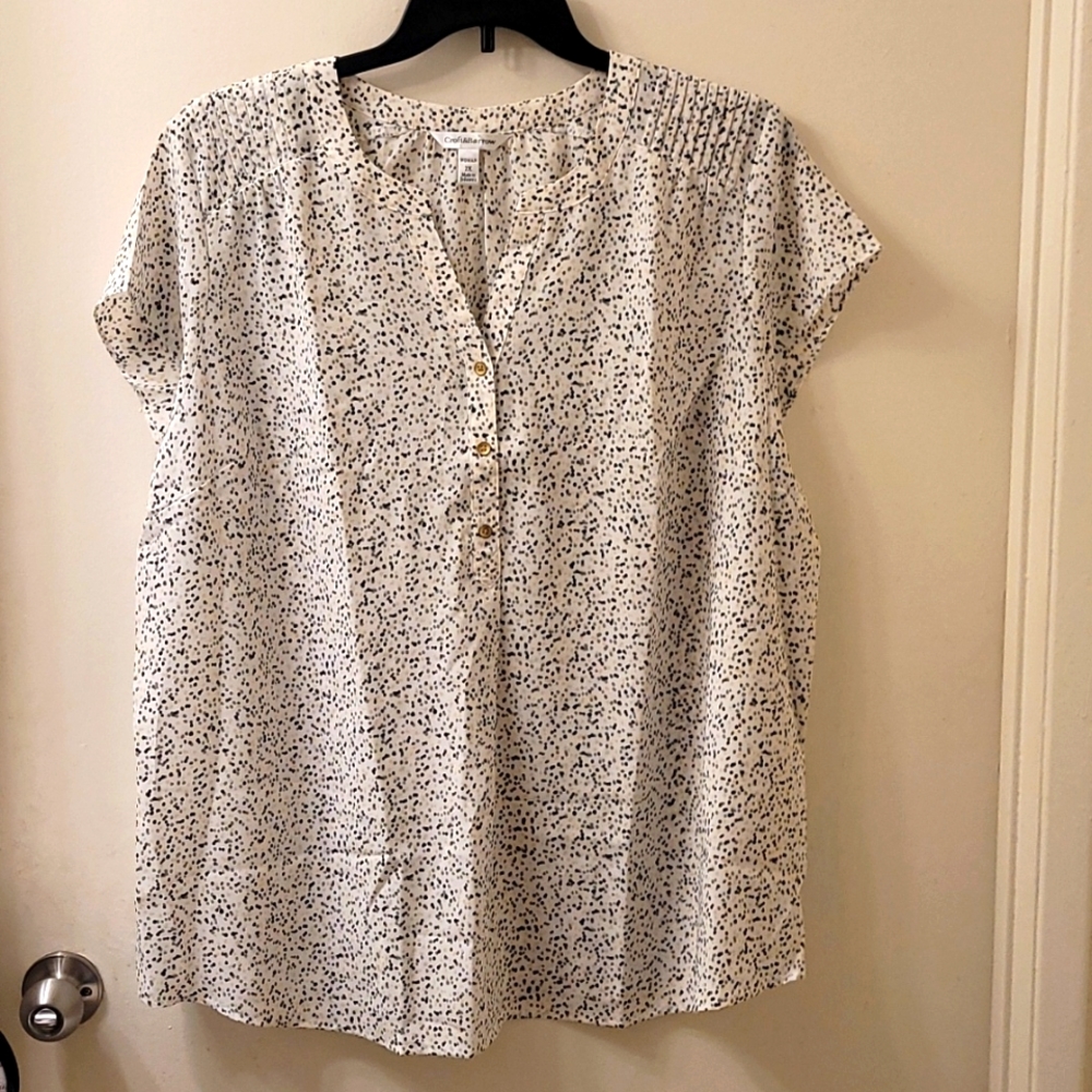 Crofts&Barrow 2x blouse that is white, black, Gray, and yellow.